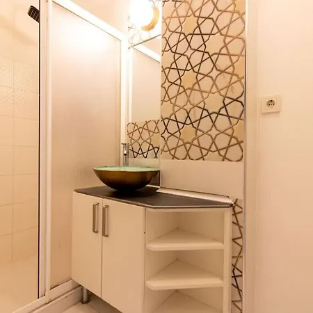 Compact & Bright 1br In Taksim W View *