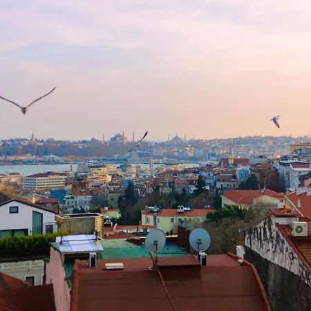 Compact & Bright 1br In Taksim W View